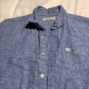Short sleeve button shirt in denim color.